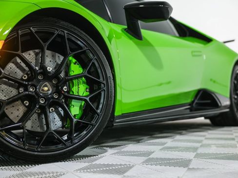 Used 2021 Lamborghini Huracan EVO RWD image 13
