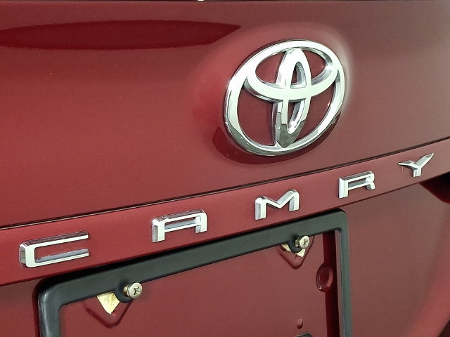 Used 2018 Toyota Camry SE FWD image 28