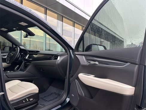 Certified 2024 Cadillac XT6 Sport w/ Technology Package image 11