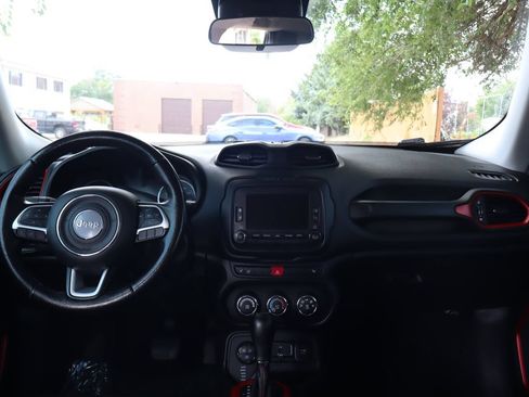 Used 2017 Jeep Renegade Trailhawk AWD/4WD image 16