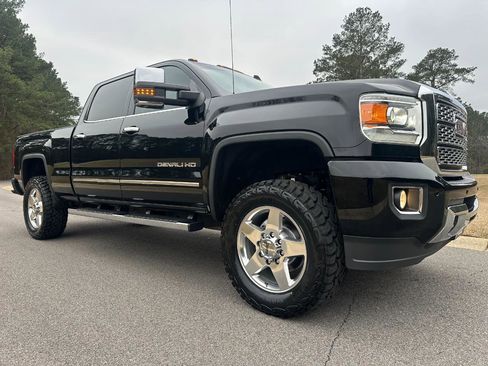 Used 2019 GMC Sierra 3500 Denali w/ Duramax Plus Package image 3