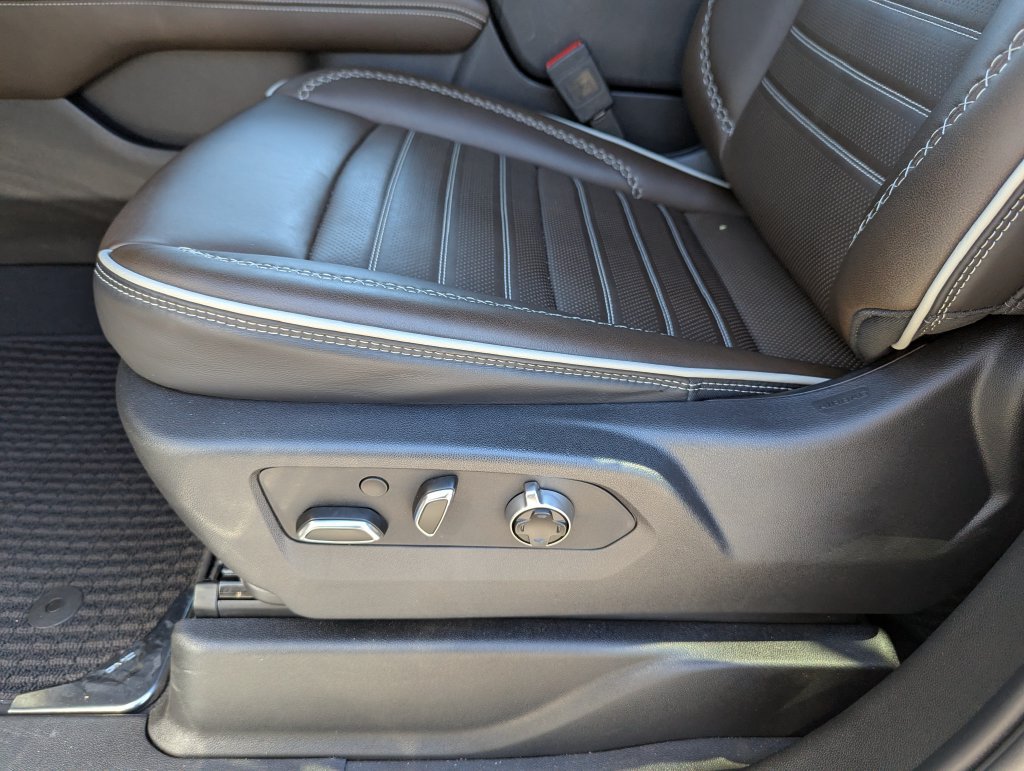 Used 2025 GMC Yukon XL Denali Ultimate AWD/4WD image 24