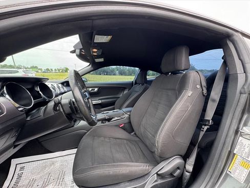 Used 2017 Ford Mustang Coupe RWD image 12