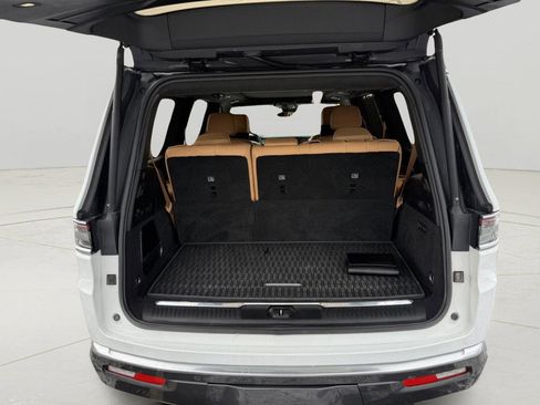 Used 2022 Jeep Grand Wagoneer Series III w/ Rear Seat Video Group 1 image 30