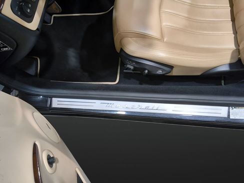 Used 2012 Maserati GranTurismo Convertible RWD image 17