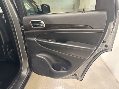 Used 2012 Jeep Grand Cherokee Laredo w/ Laredo E Group image 36