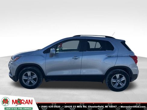 Used 2019 Chevrolet Trax LT w/ LT Convenience Package image 2