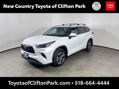 Used 2023 Toyota Highlander XLE AWD/4WD image 7