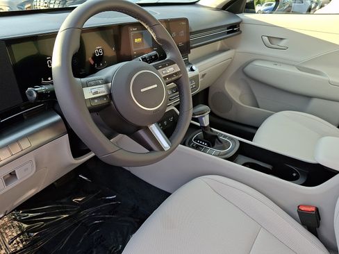 Certified 2025 Hyundai Kona SEL AWD/4WD image 16