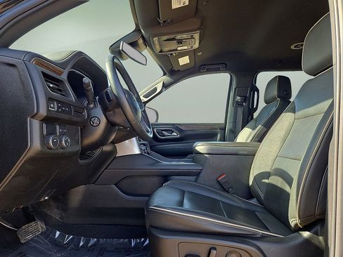 Used 2024 Chevrolet Suburban Premier image 25