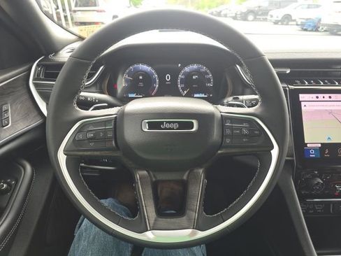 Certified 2025 Jeep Grand Cherokee L Limited w/ Black Appearance Package image 16