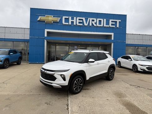 Used 2024 Chevrolet TrailBlazer LT w/ LT Cold Weather Package image 1