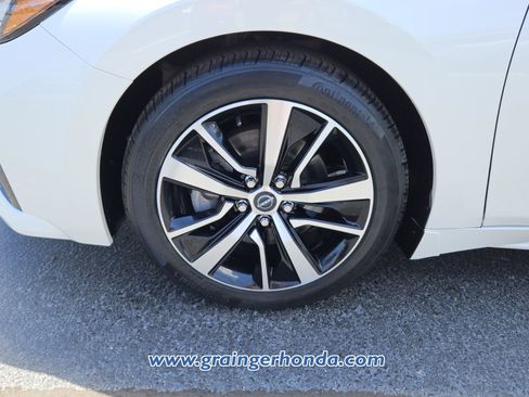 Used 2023 Nissan Maxima Platinum w/ Sport Mat Group FWD image 9