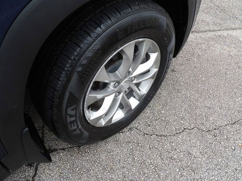 Used 2019 Hyundai Santa Fe SE image 11