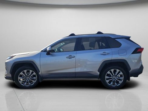 Used 2022 Toyota RAV4 XLE Premium AWD/4WD image 21