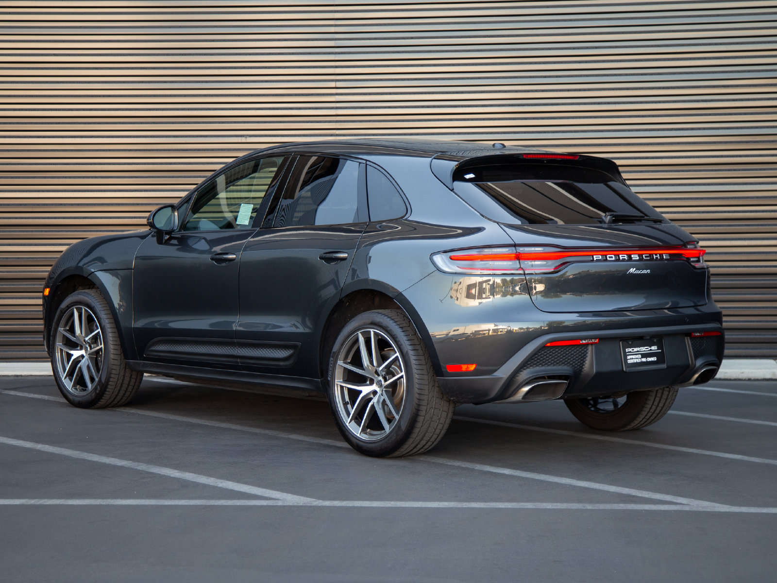 Used 2026 Porsche Macan AWD/4WD image 3