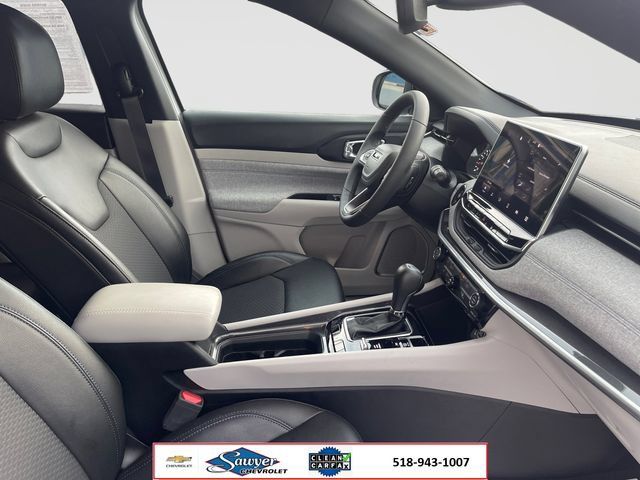Used 2023 Jeep Compass Latitude AWD/4WD image 16