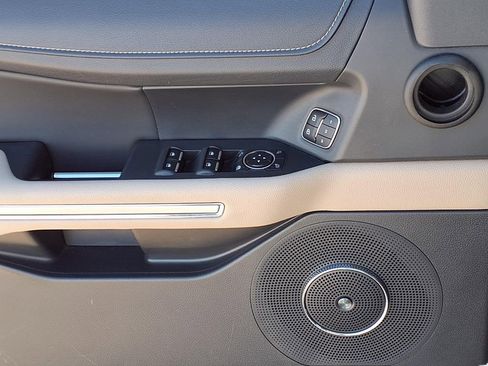 Used 2024 Ford Expedition Limited image 17