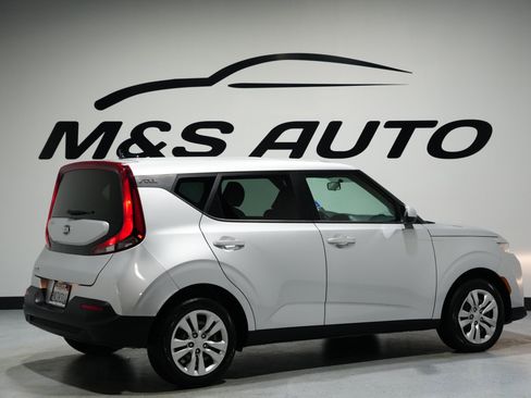 Used 2021 Kia Soul LX image 7