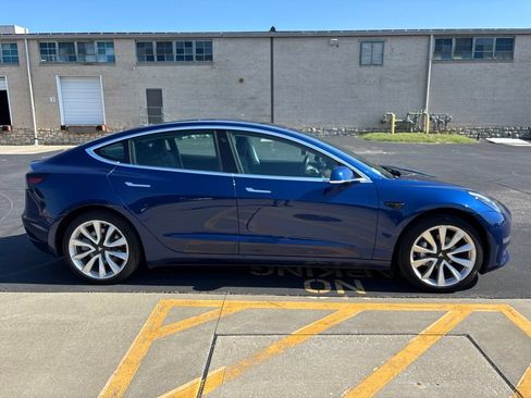Used 2019 Tesla Model 3 Standard Range Plus RWD image 2