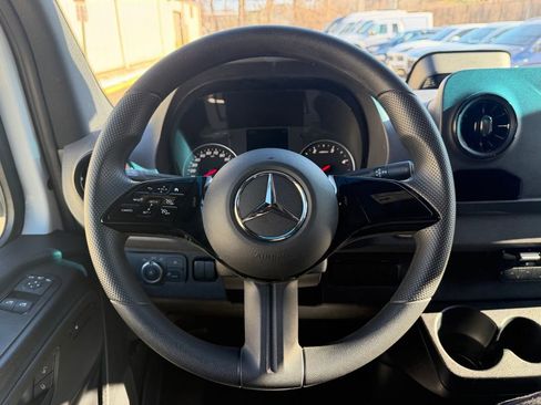 Used 2025 Mercedes-Benz Sprinter 2500 image 15