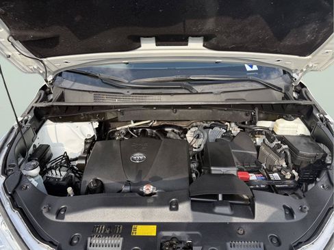 Used 2019 Toyota Highlander XLE AWD/4WD image 29
