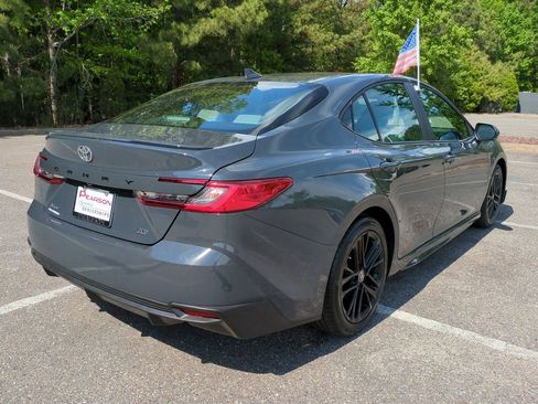 Used 2026 Toyota Camry SE w/ Convenience Package FWD image 4
