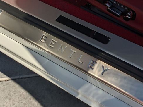 Used 2022 Bentley Continental GT image 22