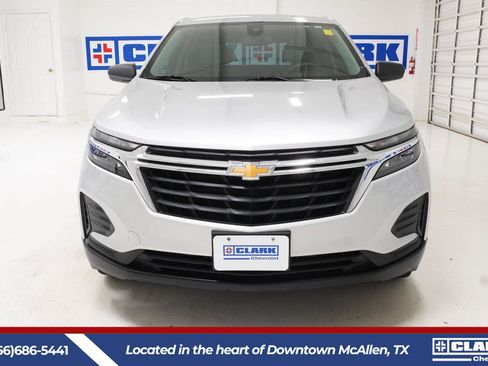 Used 2022 Chevrolet Equinox LS FWD image 2