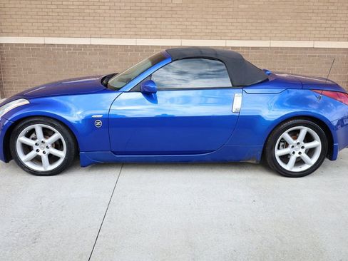 Used 2005 Nissan 350Z Touring image 4