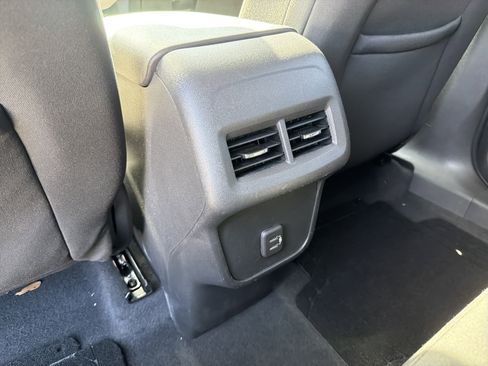 Used 2020 Chevrolet Equinox LT image 24