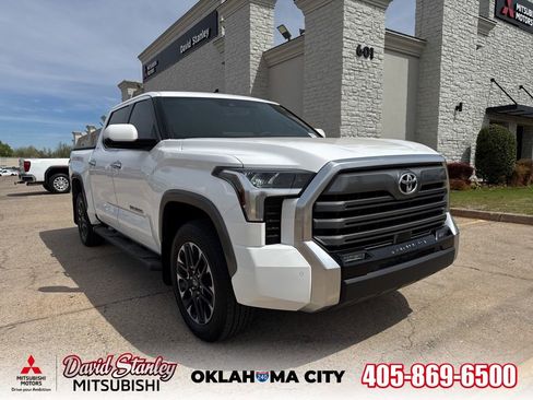 Used 2025 Toyota Tundra Limited AWD/4WD image 1