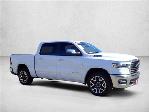Used 2025 RAM 1500 Laramie AWD/4WD image 5