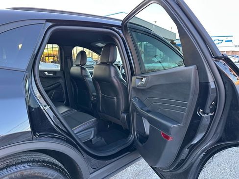 Used 2025 Ford Escape ST-Line image 18