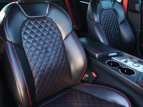 Used 2022 Genesis G70 3.3T image 17