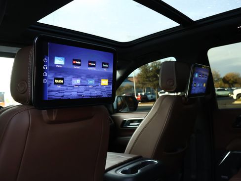 Certified 2025 Chevrolet Suburban High Country image 29