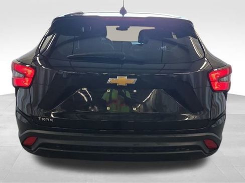 Used 2024 Chevrolet Trax LS image 4