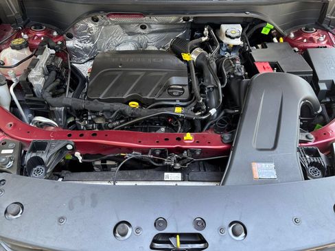 Used 2025 Chevrolet Trax LT FWD image 31