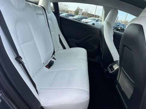Used 2022 Tesla Model 3 Standard Range image 10