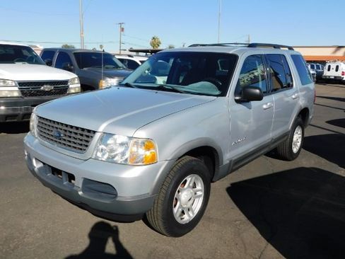 Used 2002 Ford Explorer XLT image 3