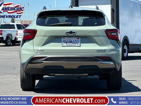 Used 2026 Chevrolet Trax ACTIV w/ Sunroof Package FWD image 5