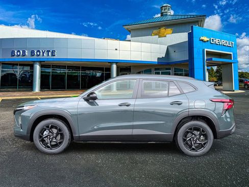 New 2026 Chevrolet Trax LT w/ Driver Confidence Package FWD image 2