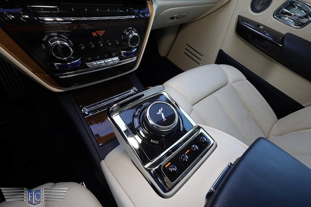 Used 2018 Rolls-Royce Phantom Sedan RWD image 43
