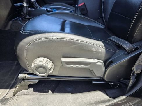 Used 2020 Jeep Gladiator Overland AWD/4WD image 17
