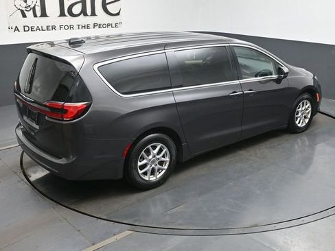 Used 2023 Chrysler Pacifica Touring-L FWD image 40