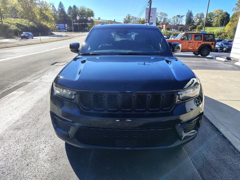 New 2025 Jeep Grand Cherokee Limited image 3