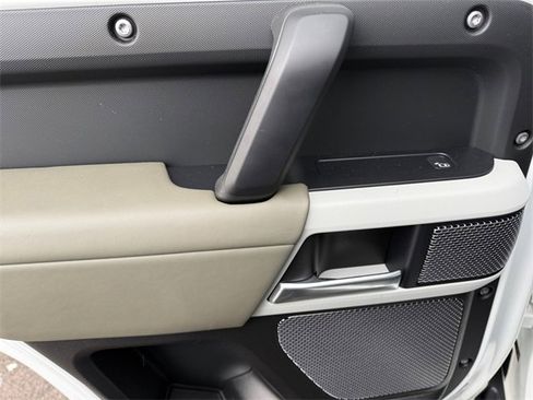 Used 2020 Land Rover Defender 110 HSE image 26