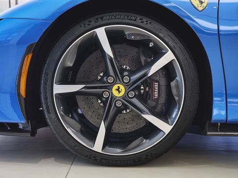 Used 2023 Ferrari SF90 Spider image 13