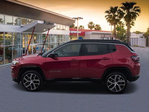 Certified 2024 Jeep Compass Limited w/ Elite Group AWD/4WD image 6
