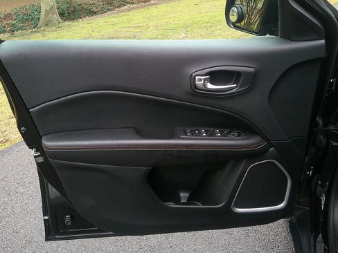 Used 2019 Jeep Compass Sport w/ Cold Weather Group image 11